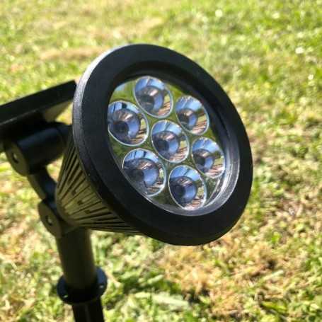 Luminea Lot De 4 Spots Solaires LED Jardin – 650 Lm, Blanc Chaud – Avec Piquet Et Fixation Murale – Capteur Crépusculaire – IP65