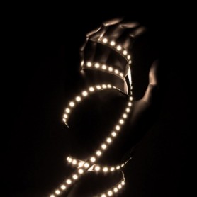 Ruban LED 12V 120LED/m blanc chaud IP20 allumé