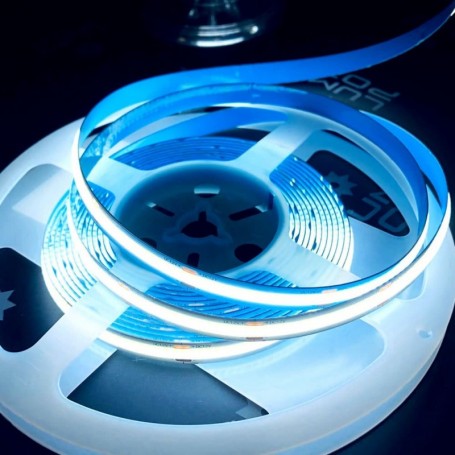 Ruban LED 12V 384LED/m COB blanc froid allumé