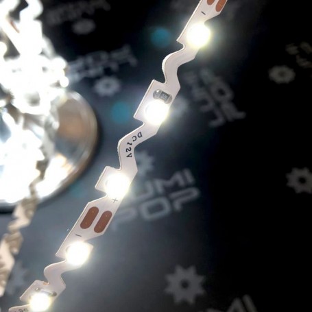 Ruban LED Zig-zag blanc froid allumé