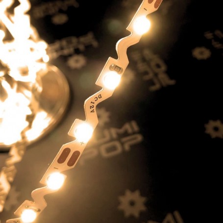 Ruban LED Zig-zag blanc chaud allumé