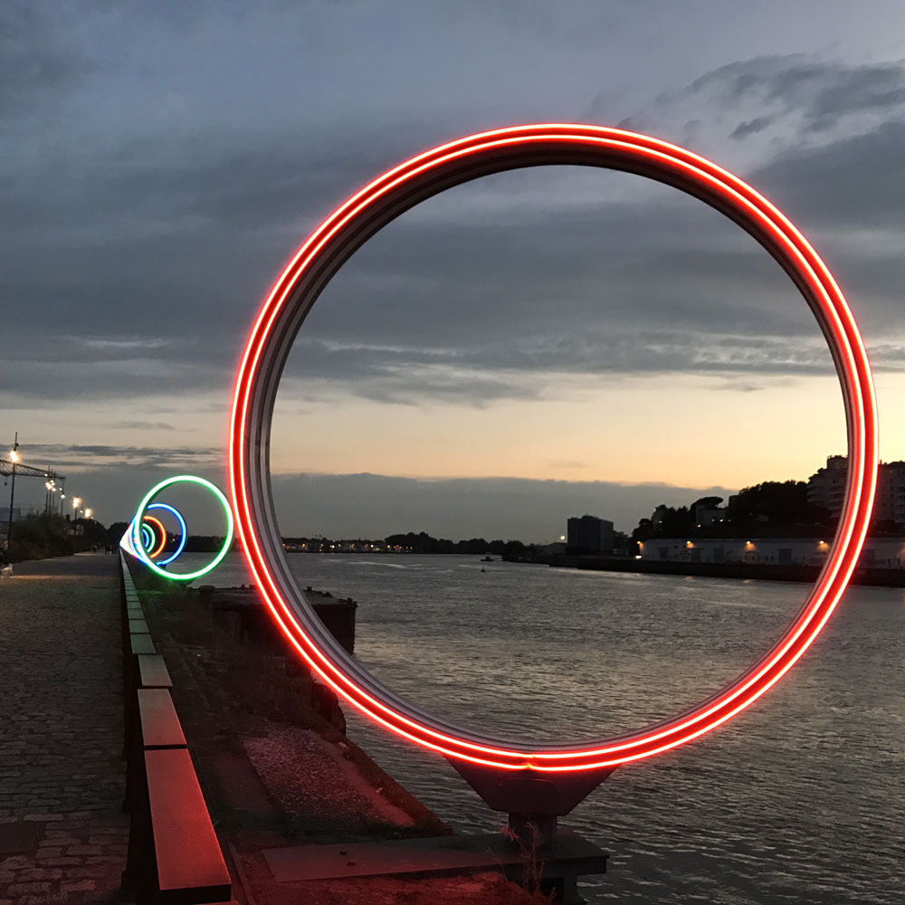 Néon LED flexible sur les Anneaux de Buren à Nantes