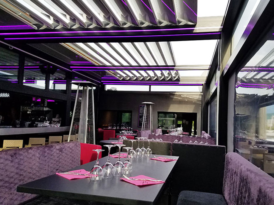 Eclairage LED blanc froid sur les plinthes