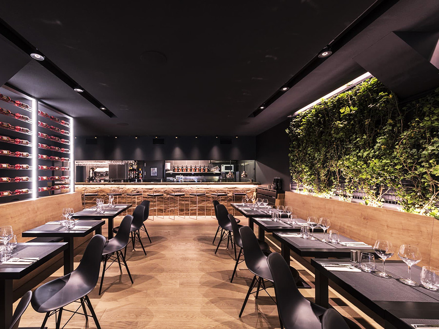 Ruban LED est utilisé pour éclairer et décorer ce restaurant
