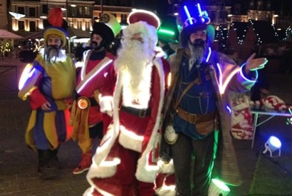 Un Noël lumineux grâce aux costumes LED